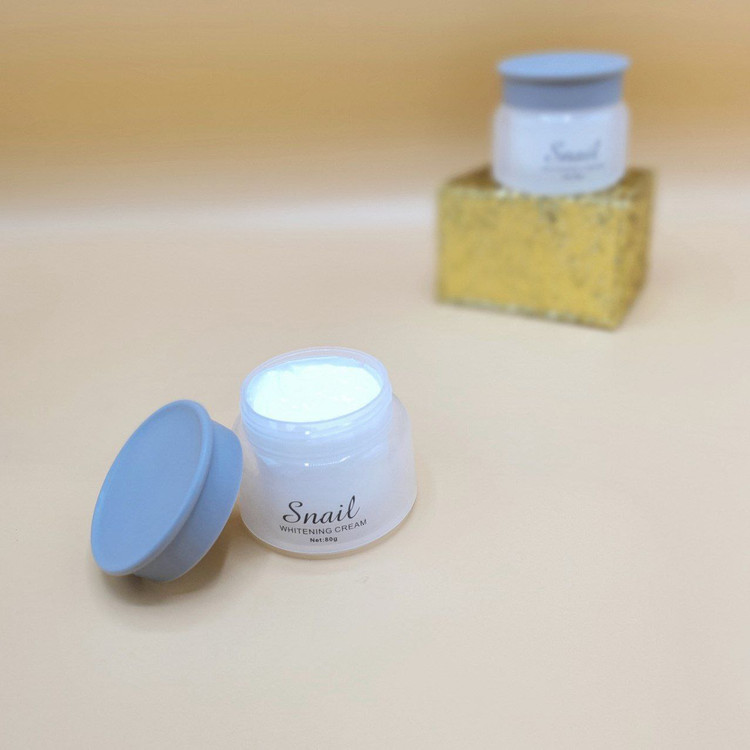 کرم کلاژن ساز پوست کاسه ای