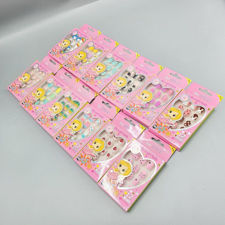 ناخن مصنوعی بچگانه حرارتی بصورت 12 بسته ای