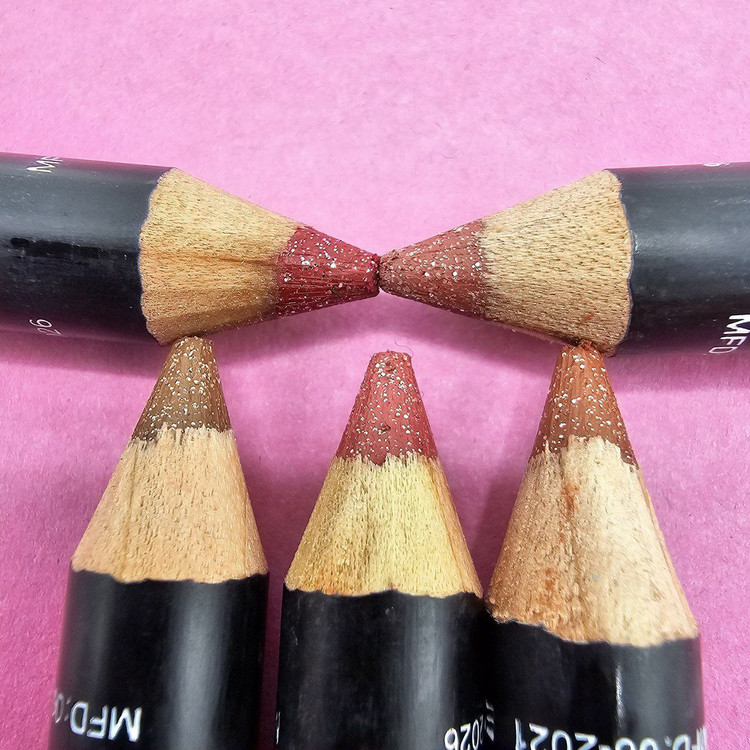 رژلب مدادی شاین دار مارک نوت