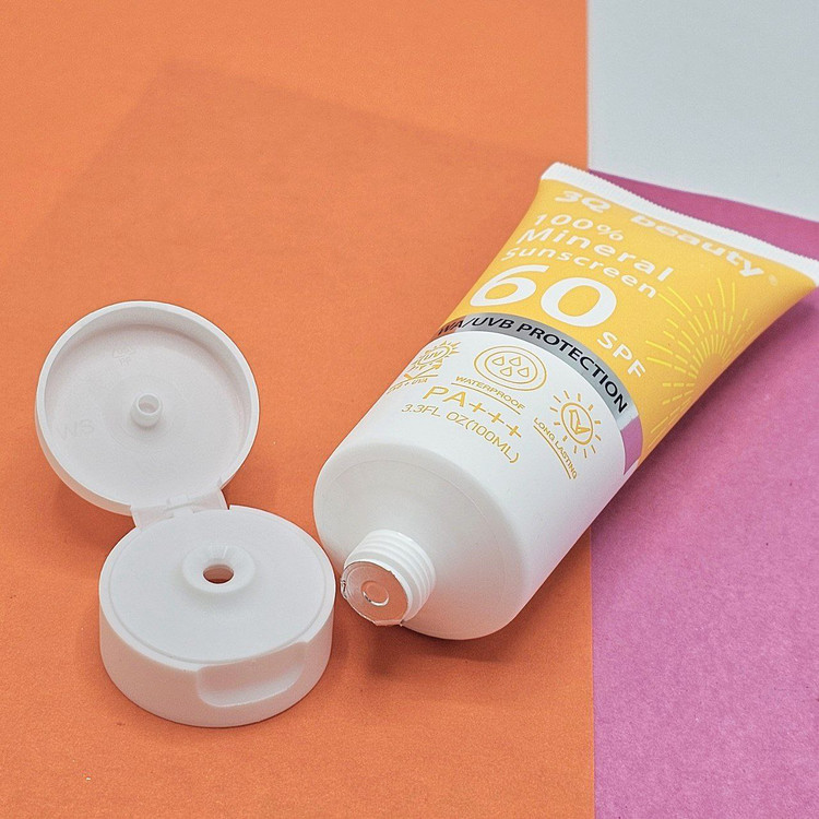 ضدآفتاب اصلی بی رنگ SPF 60 برند 3Q beauty