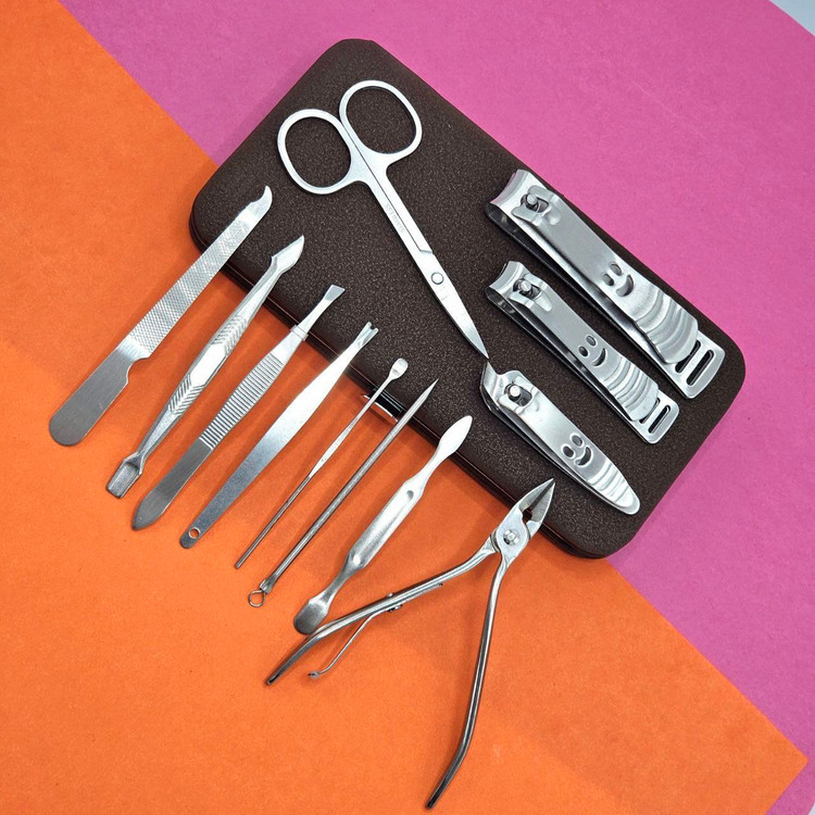 ست مانیکور 12 تکه تیتانیومی سایز متوسط