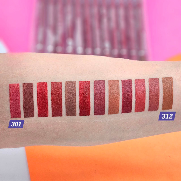 رژلب مدادی با کیفیت و روان برند 7MAX سون مکس