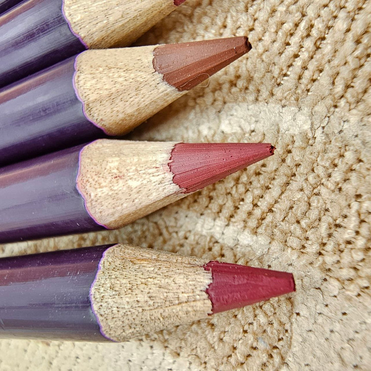 خط لب با کیفیت سایز بزرگ لیدی پور سری B