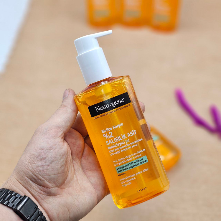 ژل شست و شوی صورت نیتروژینا