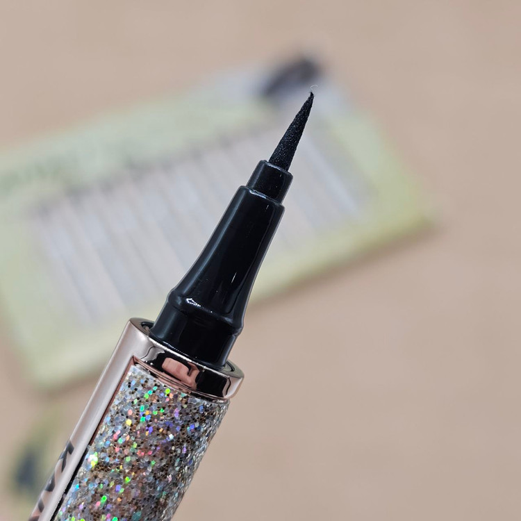 خط چشم قلمی کایلی