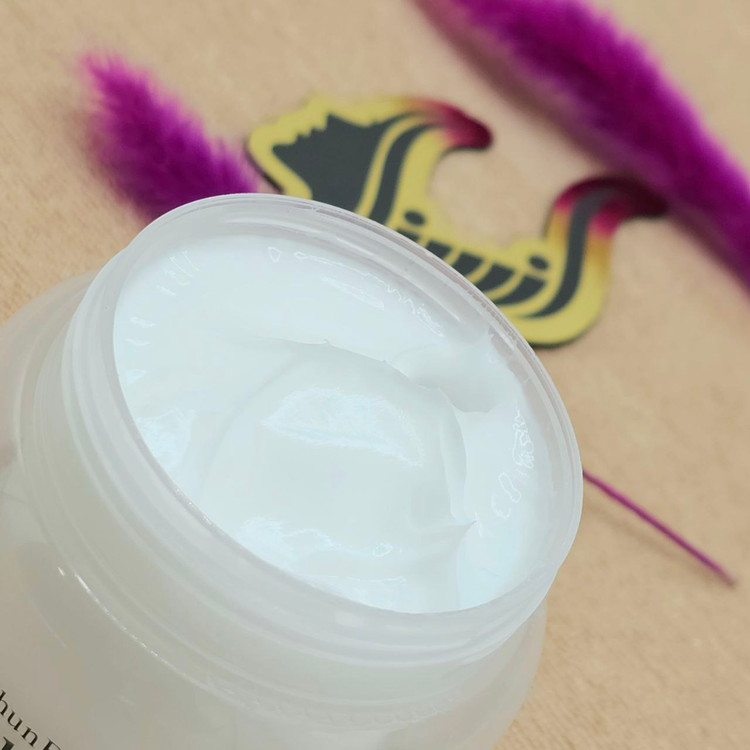 کرم کلاژن ساز پوست کاسه ای حلزون Collagen Snail