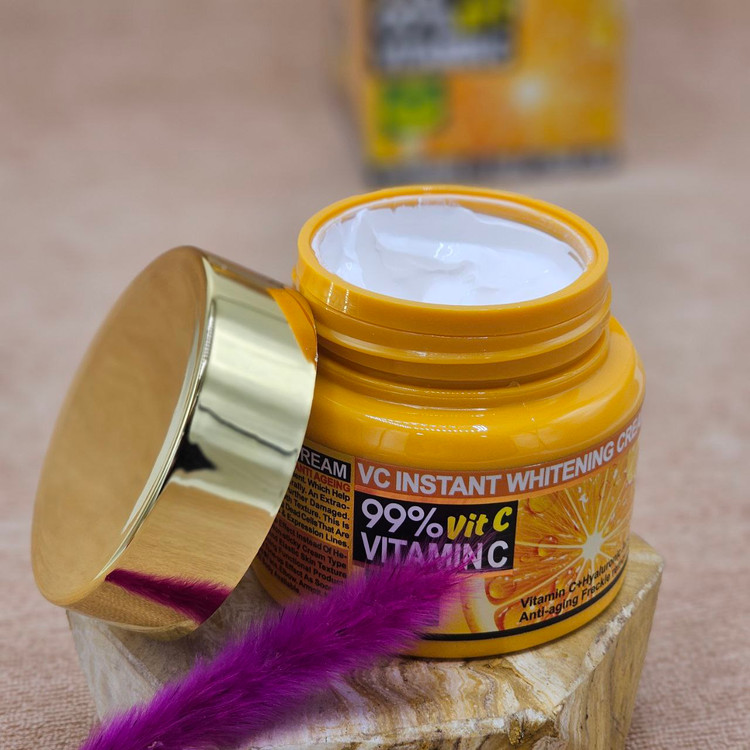 کرم سفید کننده و روشن کننده ویتامین سی وکالی