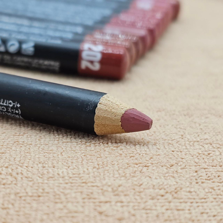 رژلب مدادی برند هدی بیوتی