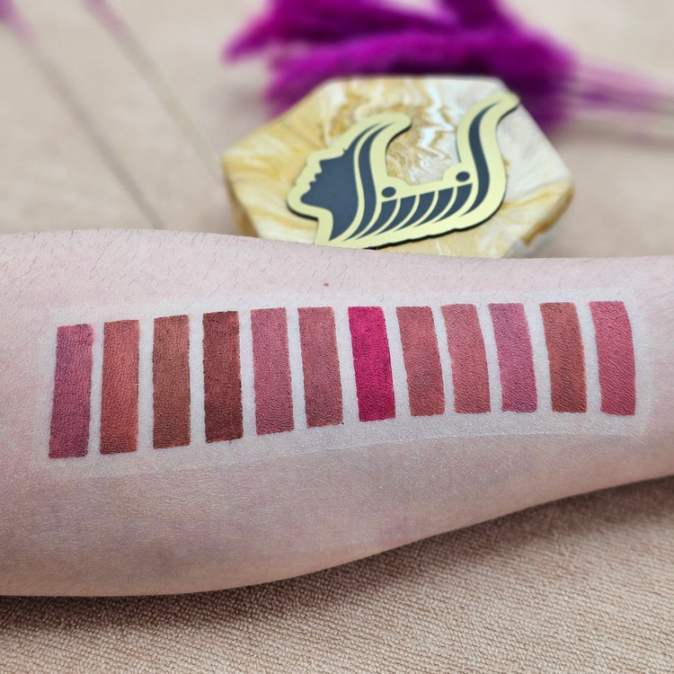 رژلب مدادی برند هدی بیوتی