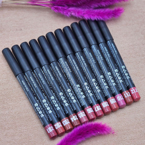 رژلب مدادی برند هدی بیوتی