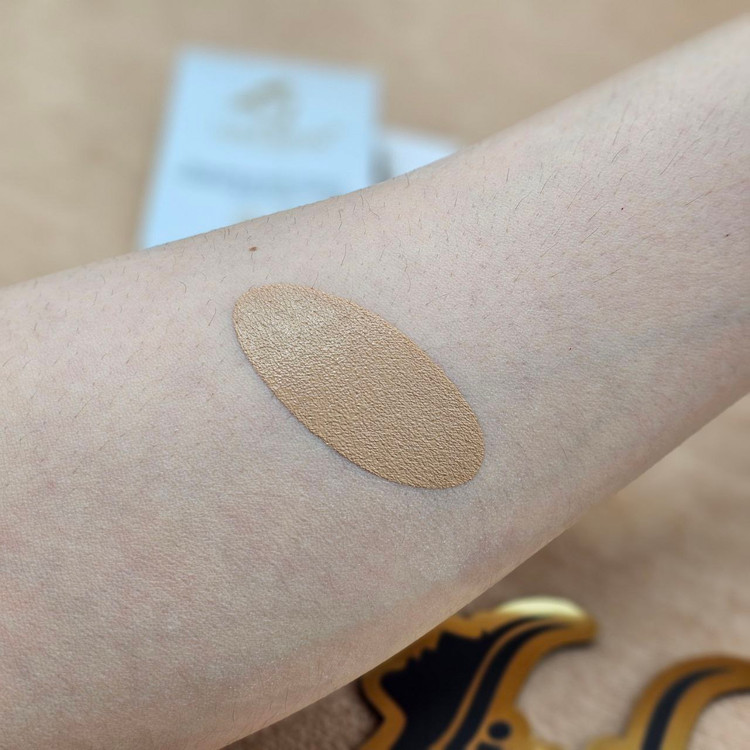 ضدآفتاب رنگی برند گلاریس Gelaris