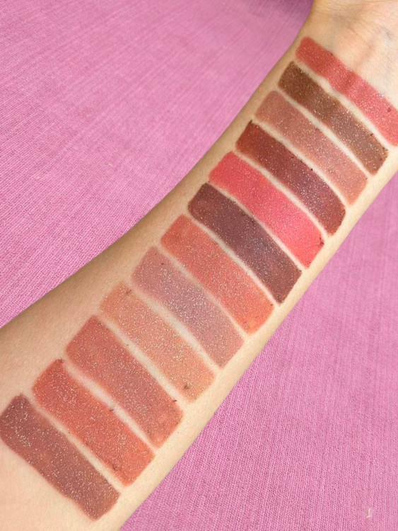 رژلب مدادی شاین دار برند نایس