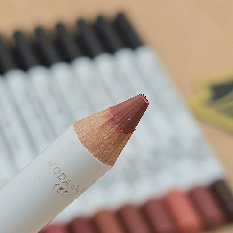 رژلب مدادی نرم و مخملی برند مُدا