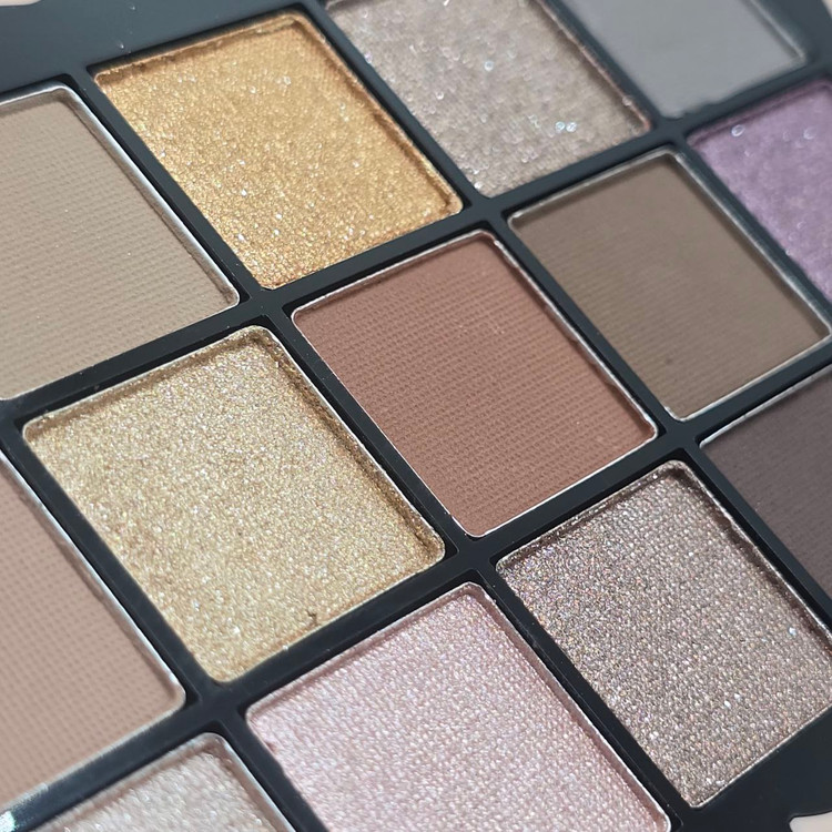 پالت سایه 15 رنگ مات و مخملی برند مک کالر