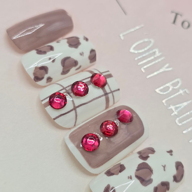 ناخن مصنوعی نگین دار برند پینک کی