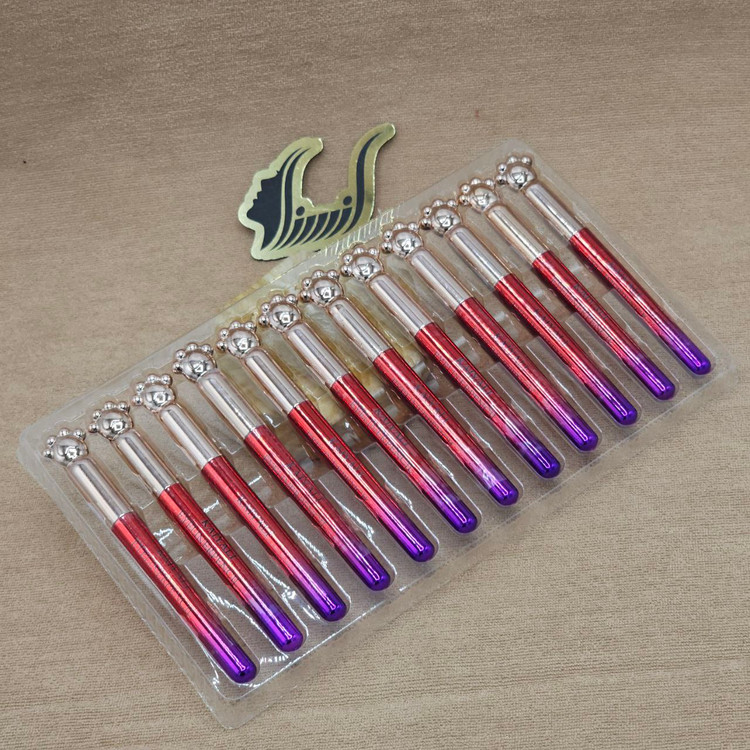 خط چشم ماژیکی طرح پنجه گربه برند کایلی