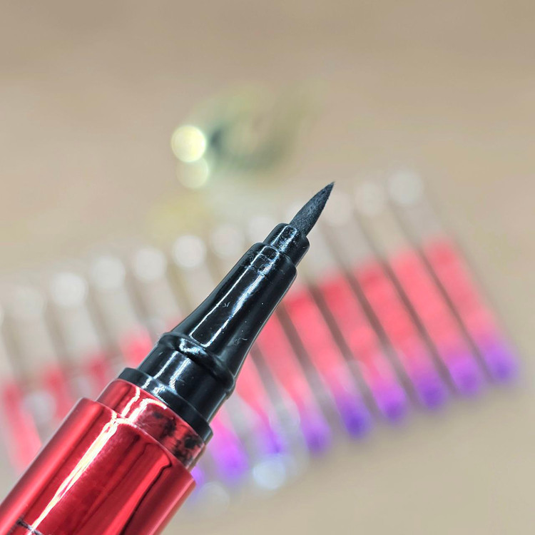 خط چشم ماژیکی طرح پنجه گربه برند کایلی