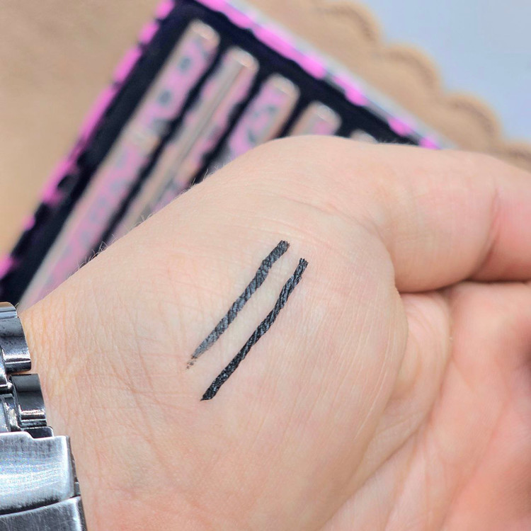 خط چشم ماژیکی طزح پلنگی برند کایلی