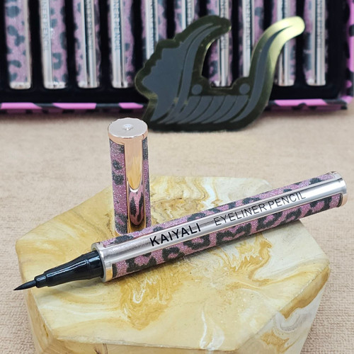 خط چشم ماژیکی طزح پلنگی برند کایلی