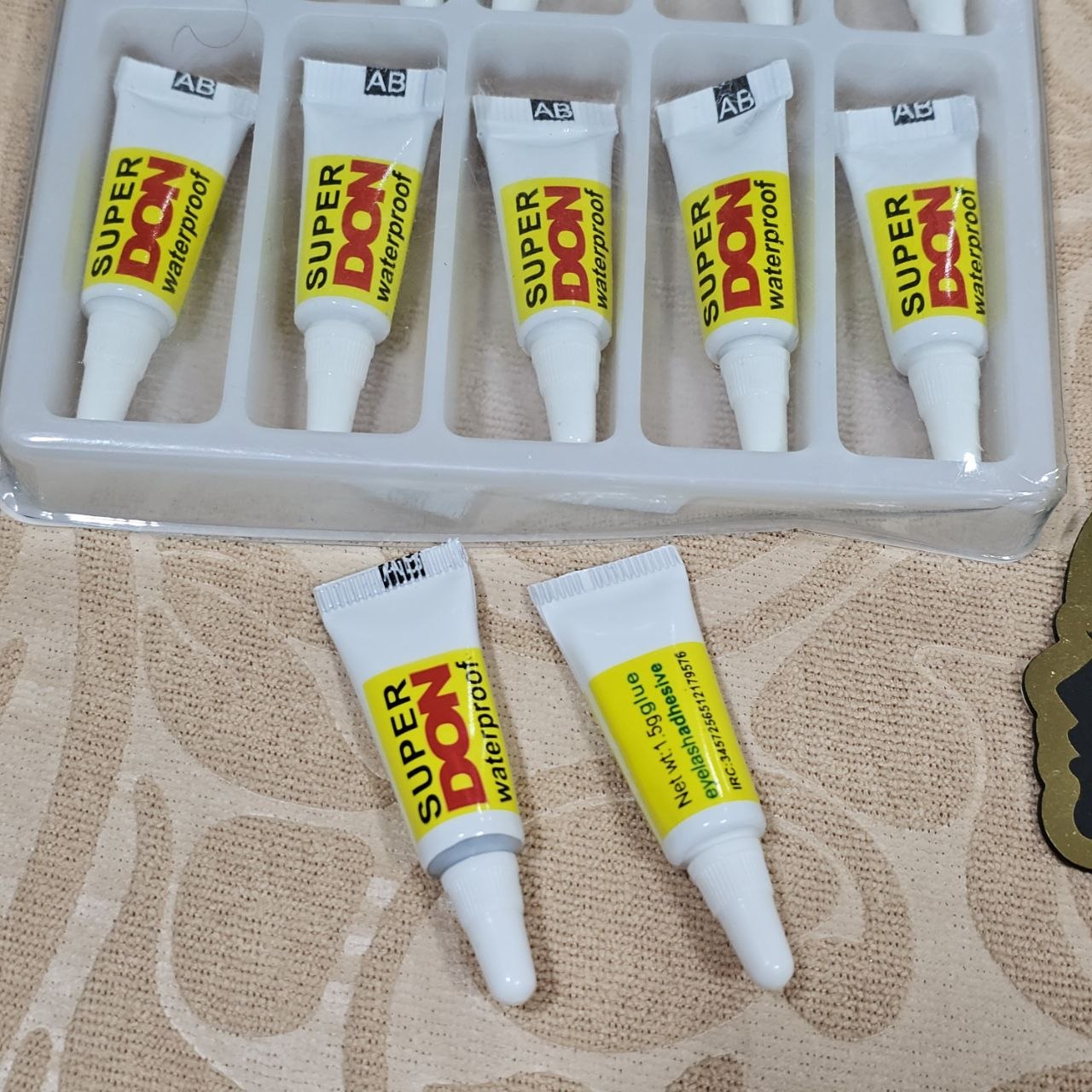 چسب مژه با کیفیت دان